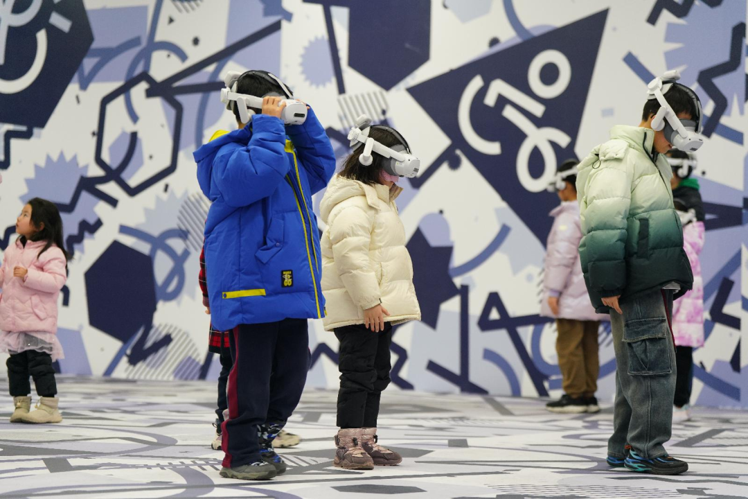 VR大空间 | 和记·德火科技携手新华网、北京天文馆打造宇宙探索新体验